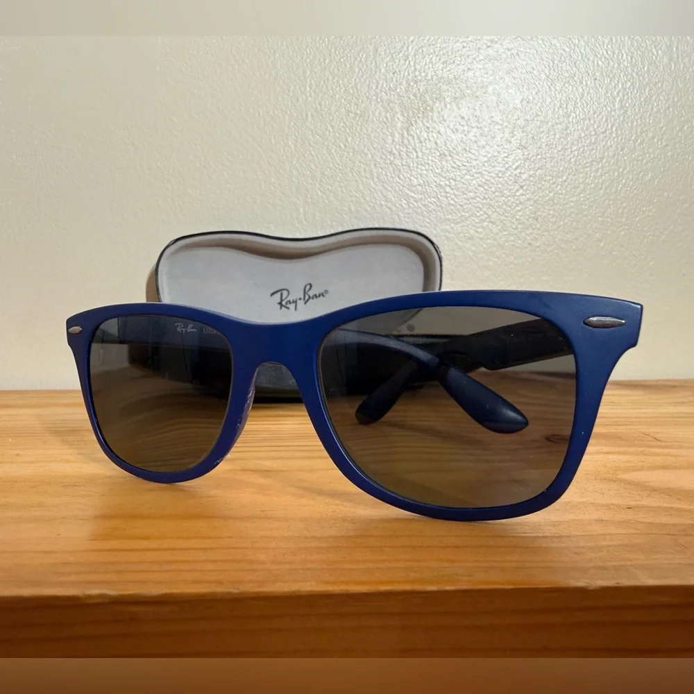 Ray Ban RB4195 6015/8G WAYFARER LITEFORCE Italy FRAME - Picture 1 of 13